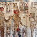 mural egipcio. Osiris, Isis, Horus